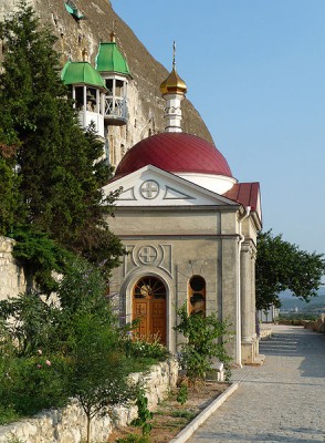 441px-Inkerman_cave_monastery_2009_G1.jpg