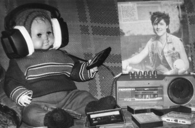 Кукла с кассетой 1989г.jpg