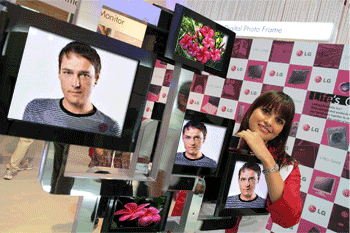 FunPhotoBox1152812020btlded.gif