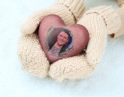 funny.pho.to_heart_in_hands_with_mittens_on (1).jpg